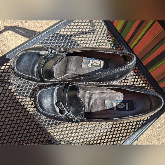 l.e.i. 8 black "leather" loafer heels with bow - Picture 5 of 9